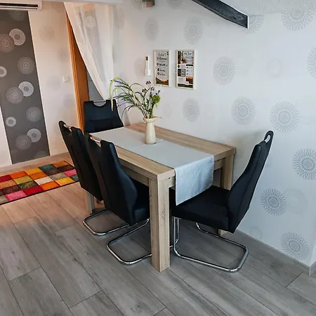 Moderne Im Sauerland - Bis 4 Gaeste * משדה
